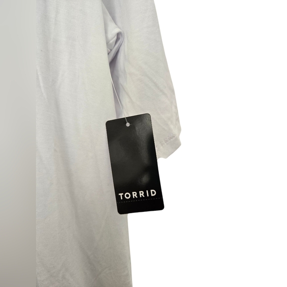 Torrid NWT White V-Neck Tunic Size 2 - Picture 3 of 5